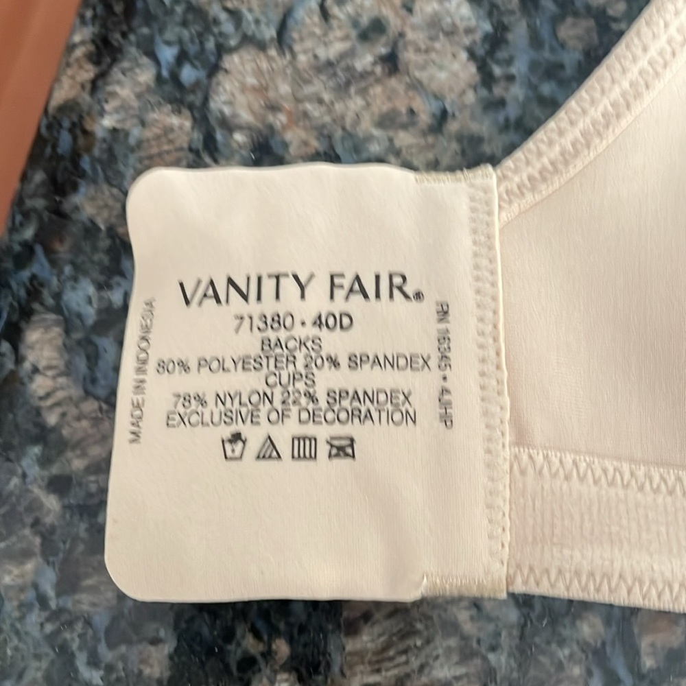 NWT Vanity Fair Cream Bras with Underwire Support and Adjustable Straps - Picture 7 of 9